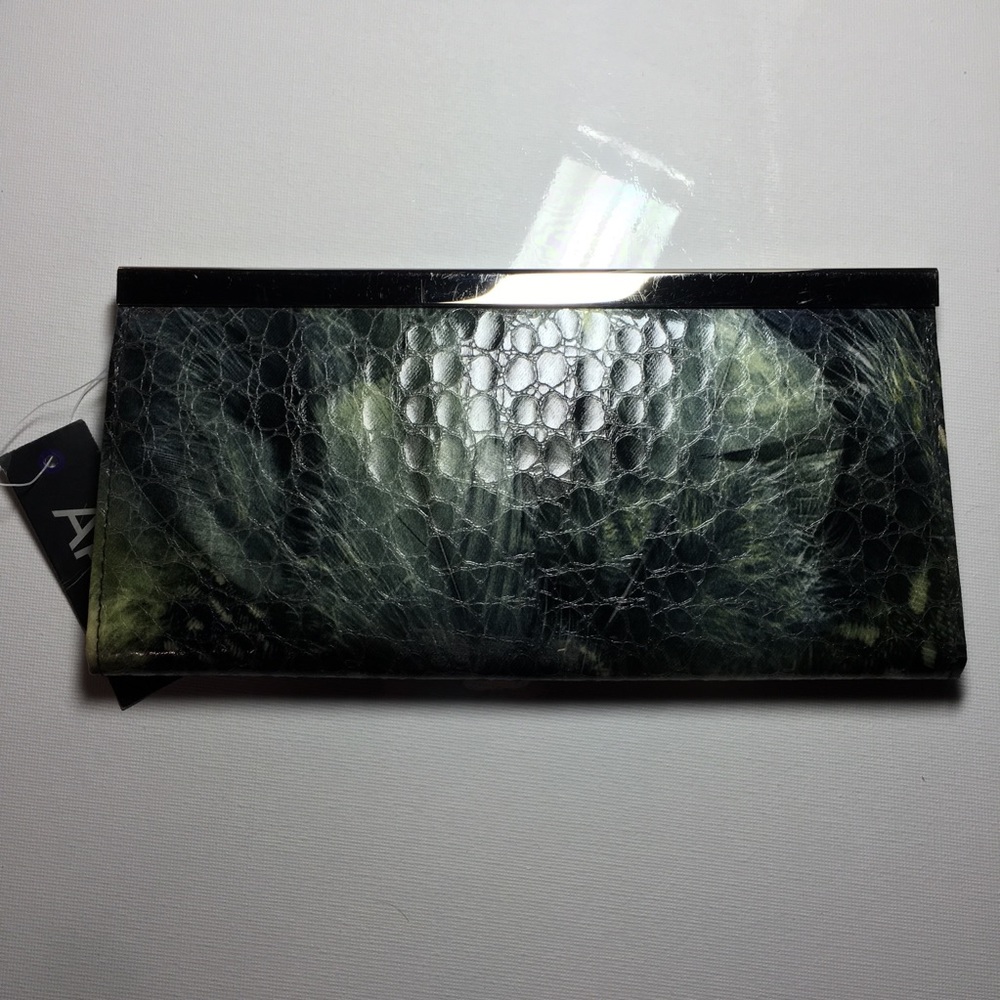 Apt 9 Clutch Nwt - image 3